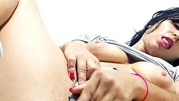 hey, look at this huge dripping pussy, man, it’s so damn wet and tasty!