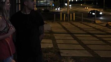 أعاقب ابنة زوجي الجميلة في رباط جراج سيطرة