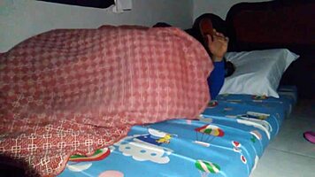 Wow, sharing bed with stepmom turned into surprise creampie under sheets!