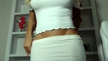 Watch this teen on webcam as she plays with her clit in high definition close-up. Amateurs join for more fun.