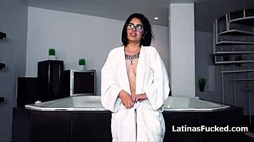 משחק קשוח עם לטינה מזדיינת מקועקעת