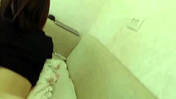 Girlfrind fuck girlfriend with toys and anal