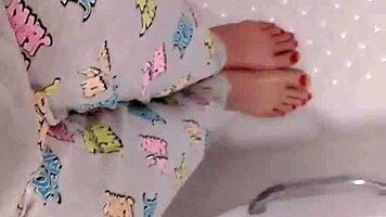 I can’t stop peeing in my tight pajamas