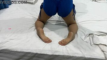 Gym mom works out with big ass and young teens in british asian style