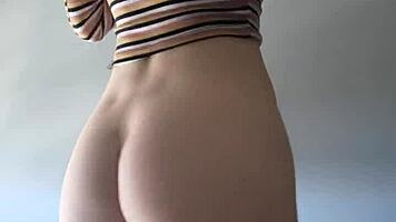 fit girl maiskii solos with clit fingering and pussy masturbation in horny session