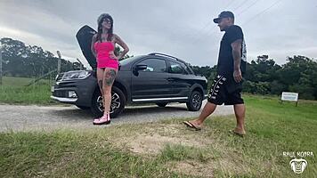 Hot girl with broken car on street paid with pussy?