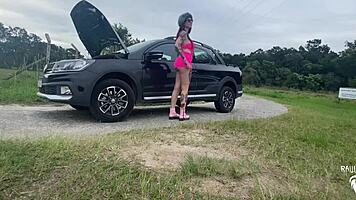 Hot girl with broken car on street paid with pussy?