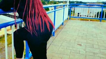 madrastra desesperada pide la polla de su hijastro en la mañana