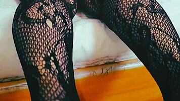 madrastra desesperada pide la polla de su hijastro en la mañana