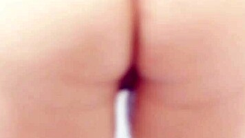 Putinha Novinha Japinha Rebolando E Mostrando O Cu Na Banheira De Motel