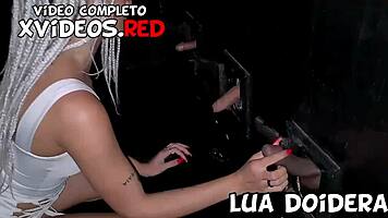 N�o Aguentei S� Chupar Pau No Gloryhole E Chamei Um Neg�o Pra Dentro Da Cabine Pra Foder Minha Bucetinha