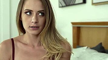 अरे काइलर क्विन और लॉली डेम्स ने लिंगरी स्वैप करके हॉट एक्शन किया