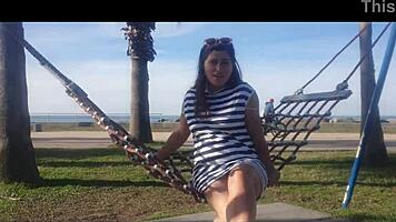 Remaja 18+ Telanjang Di Pantai Awam, Sangat Horni, Tak Boleh Berhenti Tunjuk Badan... Wow, Tengok Tetek Itu!