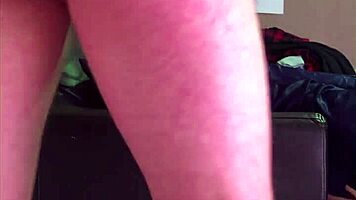 स्लट की पस्सी में डिल्डो और उसके अस में डिक!