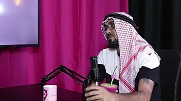 He discovers bi couple in room free of prejudice