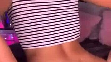 Hot Teen Shaking Ass Webcam