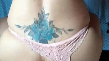 o vizinho j� tinha vontade de me comer depois que me viu aqui ficou louco disse que eu n�o iria me arrepender de fuder com ele verdade fiquei louca nesse piroc�o ele gozou gostoso no meu cuzinho