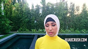 Wow! Stepsis in hijab sucks cock for the first time with those big tits bouncing!