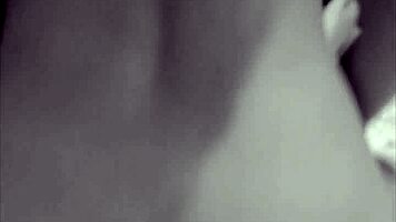 आदमी अपनी क्यूटी के साथ हॉट सेक्स का क्लोजअप लेता