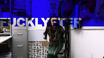 Case No 7906270 - Out Of This World Tiana Blow Tommy Gunn!