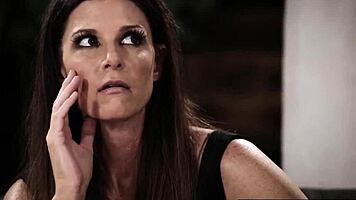 Жадувам секс на тройка със заварена майка и заварена дъщеря.