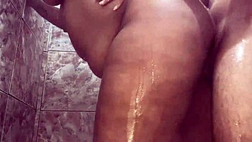 gozei na minha tia durante o nosso banho