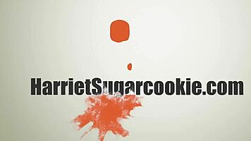 hey, what’s up with harriet sugarcookie in those glasses?