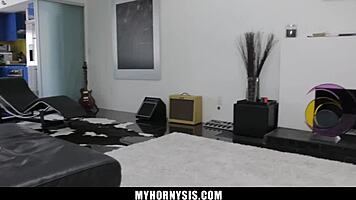 stepsister let her bigbro get a feel of her on the inside - myhornysis