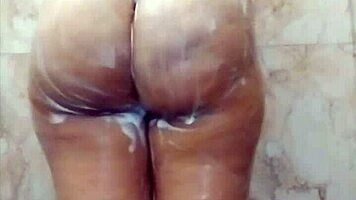 Iubita indiană fierbinte face degetat cu vorbă murdară în hindi