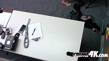 Shoplifter babe bangs cop secretly.