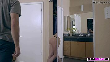 MILF zeigt perfektes Fingern an reifer glatter Fotze!