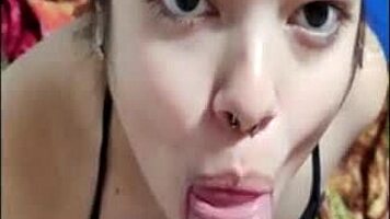 Beautiful teen babe gives greedy oral before sleep