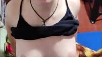 Beautiful teen babe gives greedy oral before sleep