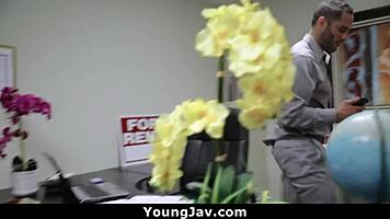 Teen Lexi Mansfield Twerks Fat Ass