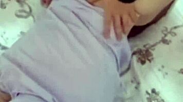 He says, '爱鸟公主-新交的女友穿上黑丝很诱惑，屁股很耐操'