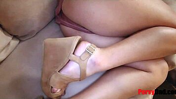 Big beautyful milf rubbing and wetting herself wth the help of a vibrator