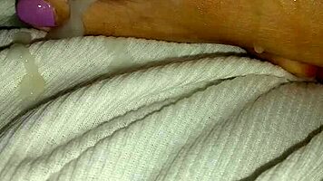 Wife creams petite feet with toes and cum