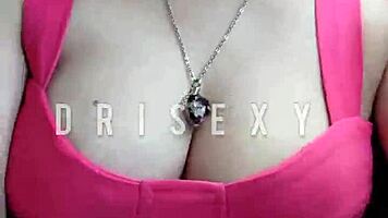 I play with my bucetinha in the app motorista car, it's so sexy