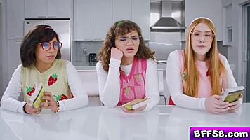 bffs harper red and naudi nala start lusting 😍