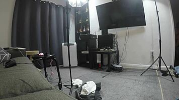 Scarlett johnson gives footjob pov to teen guy