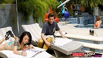 Česká baba Linda Leclair verejný sex 3some bikiny fučka