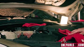 whats under her hood tommy king octavia red