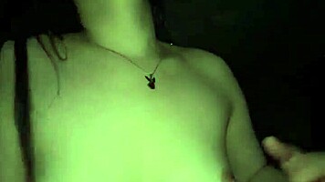 Ey chica, déjame deslizarme en esa vagina jugosa y chorrear en tu cara
