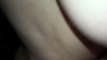 Ey chica, déjame deslizarme en esa vagina jugosa y chorrear en tu cara