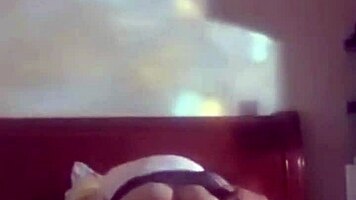 青藤妹妹 eats big cock eagerly