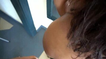 joven pre pago de 18 años me cobra extra para cogérmela sin condón le doy una propina para venirme en su boca