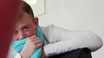 Confronting Athletic Yoga Babe About Side Hustle