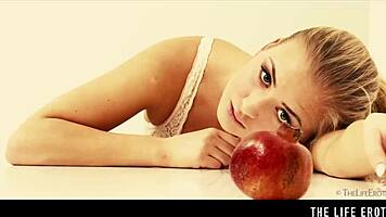 Hey girl, wanna fuck that wet plump pussy with a flute?