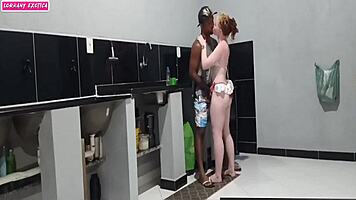 recebe amigo lingerie agarra trepa cozinha