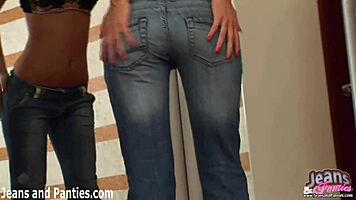 18-летняя Мисси дрочит в обтягивающих джинсах